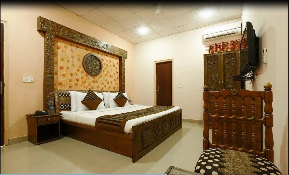 Hotel Green Lotus Dwarka Дели Экстерьер фото